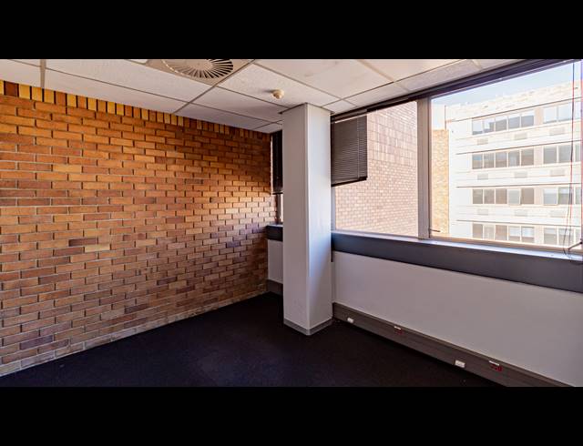 1,174M² OFFICE TO LET IN FERNDALE